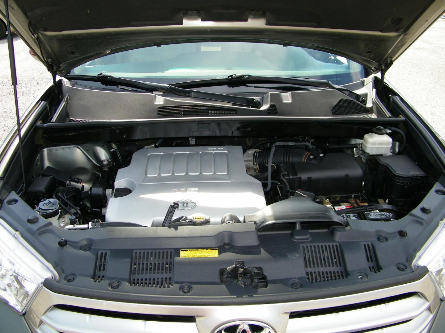 2011 Green /Beige Toyota Highlander Limited 4WD (5TDDK3EH3BS) with an 3.5L V6 DOHC 24V engine, 5-Speed Automatic transmission, located at 4000 Bee Ridge Road, Sarasota, FL, 34233, (941) 926-0300, 27.298664, -82.489151 - Photo#10