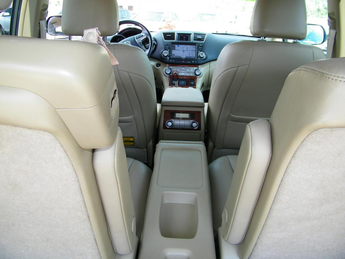 2011 Green /Beige Toyota Highlander Limited 4WD (5TDDK3EH3BS) with an 3.5L V6 DOHC 24V engine, 5-Speed Automatic transmission, located at 4000 Bee Ridge Road, Sarasota, FL, 34233, (941) 926-0300, 27.298664, -82.489151 - Photo#12