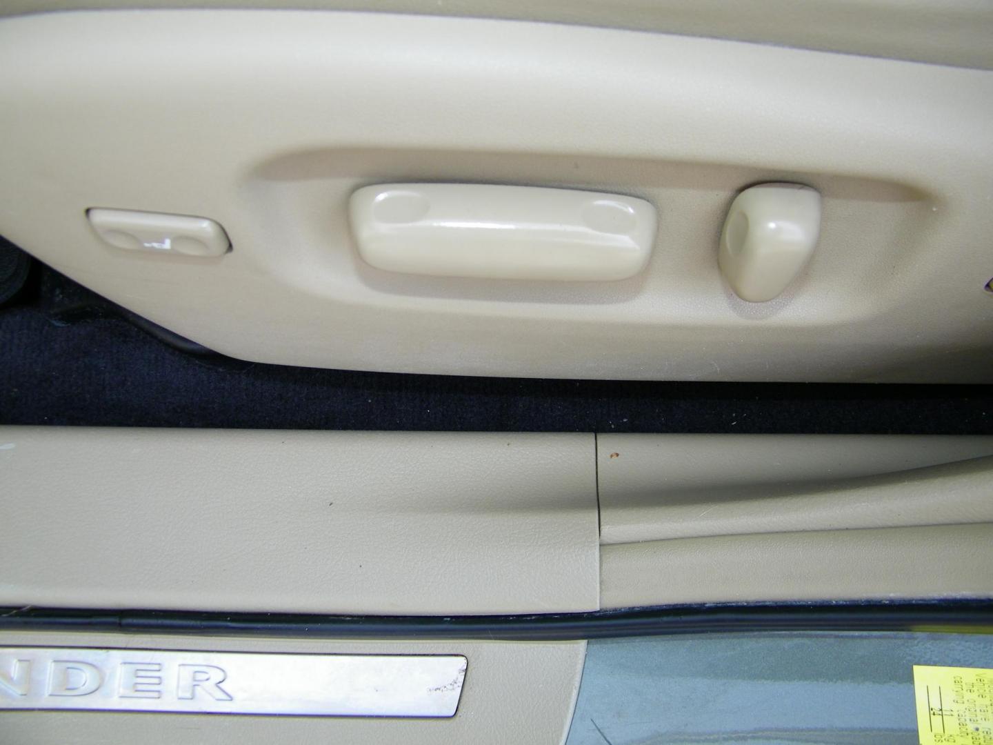 2011 Green /Beige Toyota Highlander Limited 4WD (5TDDK3EH3BS) with an 3.5L V6 DOHC 24V engine, 5-Speed Automatic transmission, located at 4000 Bee Ridge Road, Sarasota, FL, 34233, (941) 926-0300, 27.298664, -82.489151 - Photo#19