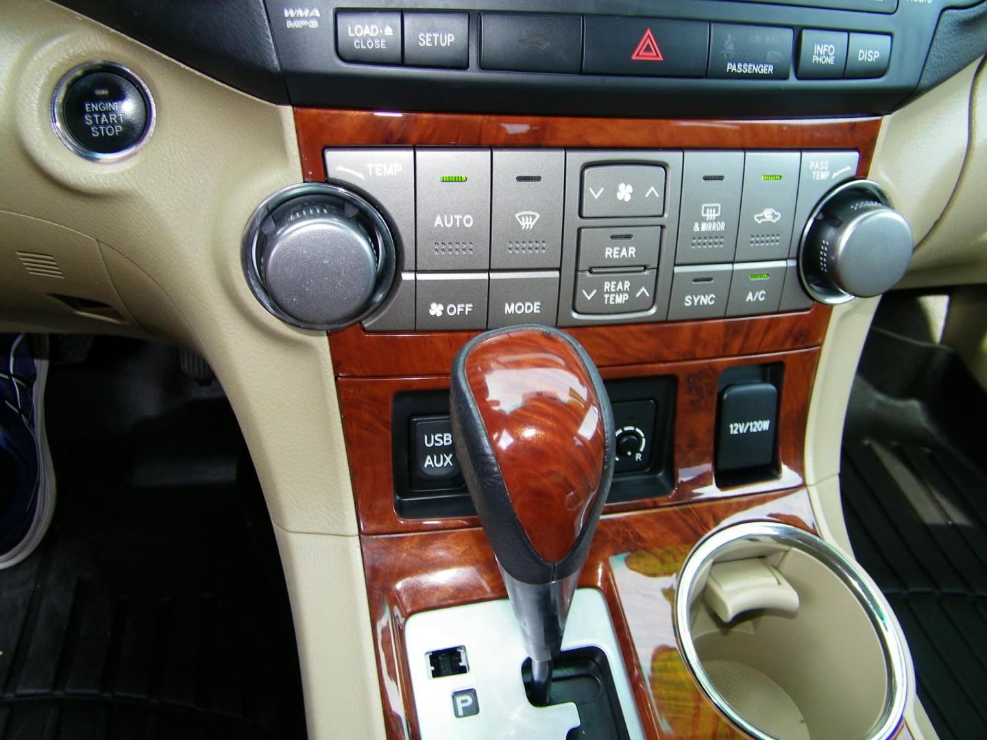 2011 Green /Beige Toyota Highlander Limited 4WD (5TDDK3EH3BS) with an 3.5L V6 DOHC 24V engine, 5-Speed Automatic transmission, located at 4000 Bee Ridge Road, Sarasota, FL, 34233, (941) 926-0300, 27.298664, -82.489151 - Photo#22