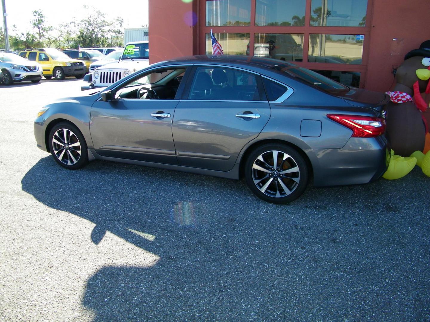 2016 Grey /Gray Nissan Altima 2.5 SL (1N4AL3AP3GN) with an 2.5L L4 DOHC 16V engine, CVT transmission, located at 4000 Bee Ridge Road, Sarasota, FL, 34233, (941) 926-0300, 27.298664, -82.489151 - Photo#3
