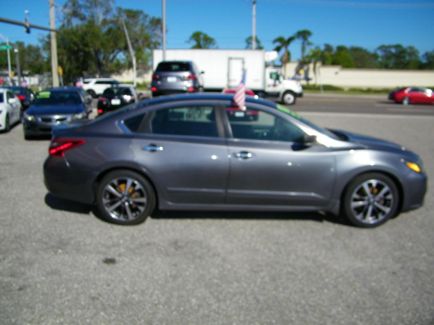 2016 Grey /Gray Nissan Altima 2.5 SL (1N4AL3AP3GN) with an 2.5L L4 DOHC 16V engine, CVT transmission, located at 4000 Bee Ridge Road, Sarasota, FL, 34233, (941) 926-0300, 27.298664, -82.489151 - Photo#6