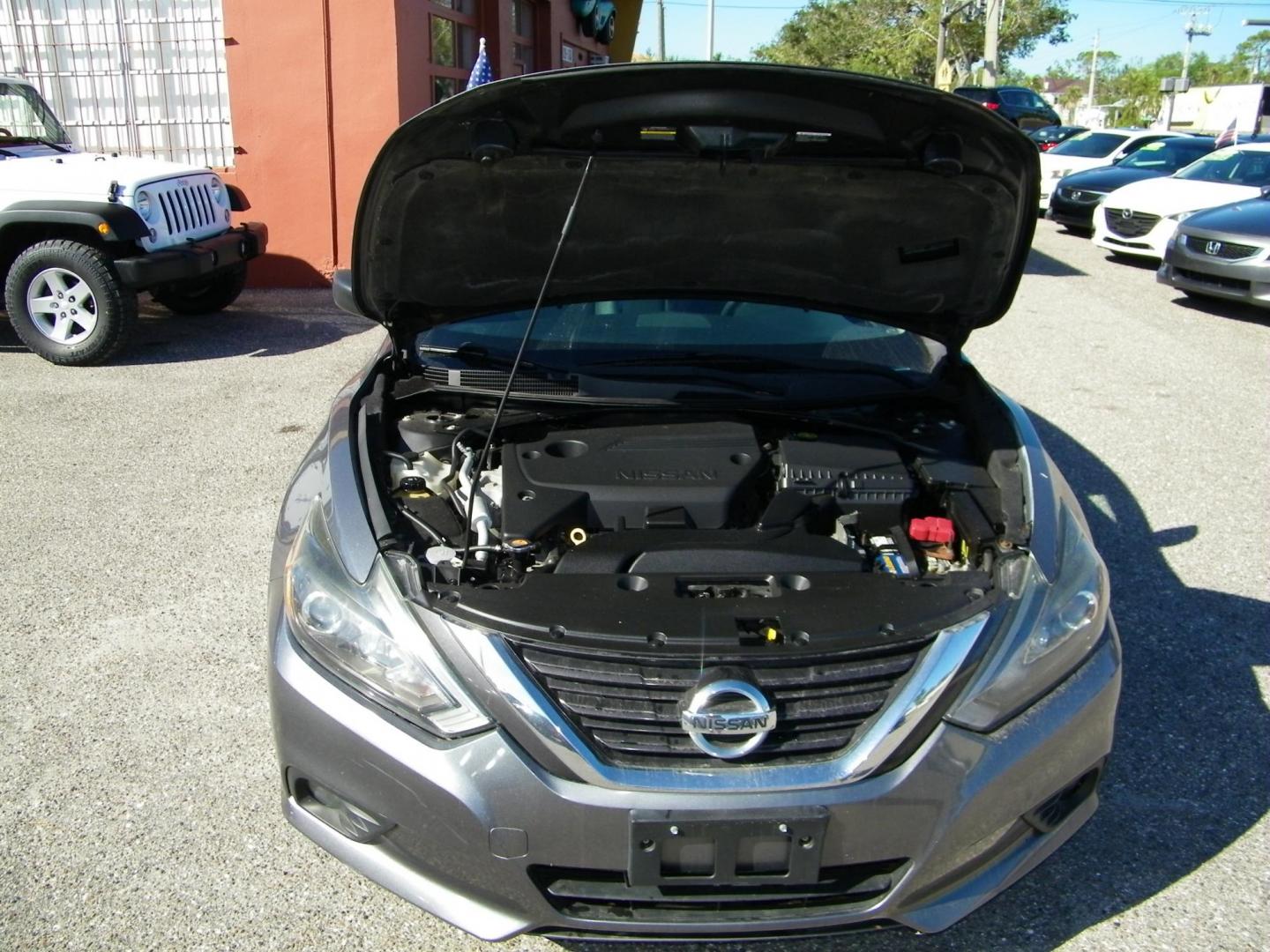 2016 Grey /Gray Nissan Altima 2.5 SL (1N4AL3AP3GN) with an 2.5L L4 DOHC 16V engine, CVT transmission, located at 4000 Bee Ridge Road, Sarasota, FL, 34233, (941) 926-0300, 27.298664, -82.489151 - Photo#8