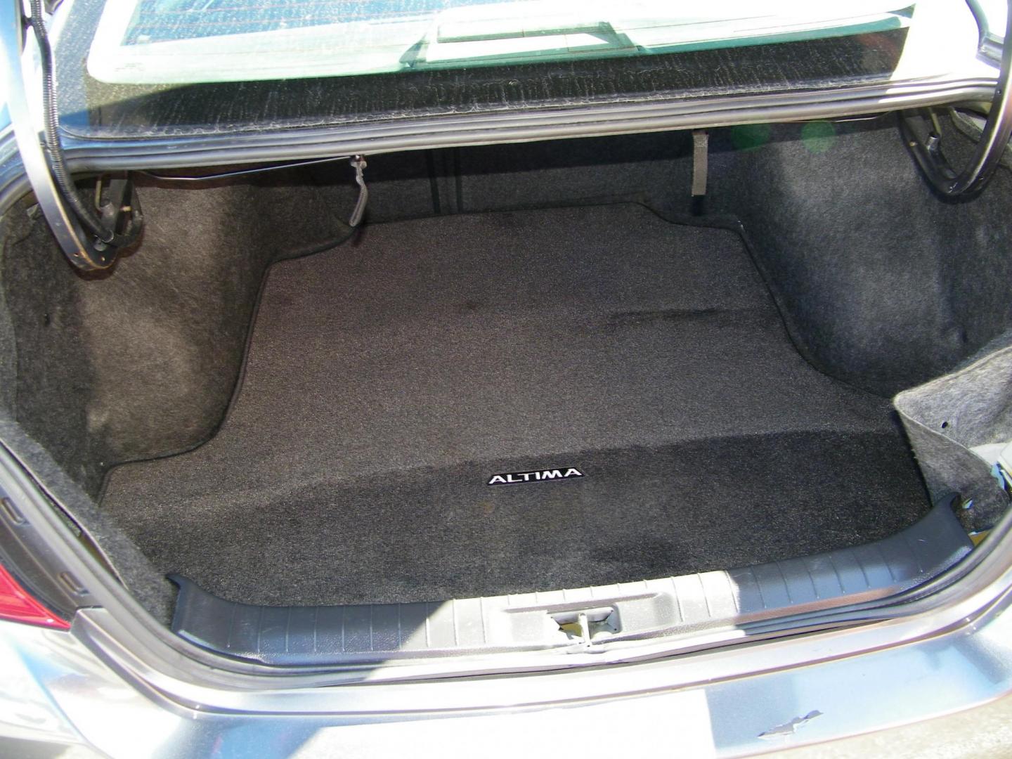 2016 Grey /Gray Nissan Altima 2.5 SL (1N4AL3AP3GN) with an 2.5L L4 DOHC 16V engine, CVT transmission, located at 4000 Bee Ridge Road, Sarasota, FL, 34233, (941) 926-0300, 27.298664, -82.489151 - Photo#11