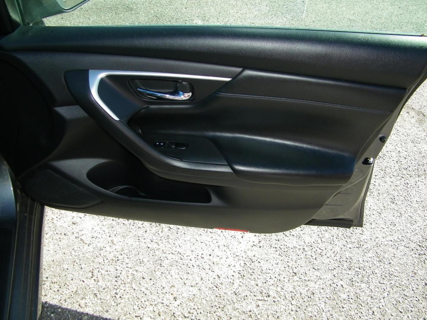 2016 Grey /Gray Nissan Altima 2.5 SL (1N4AL3AP3GN) with an 2.5L L4 DOHC 16V engine, CVT transmission, located at 4000 Bee Ridge Road, Sarasota, FL, 34233, (941) 926-0300, 27.298664, -82.489151 - Photo#13