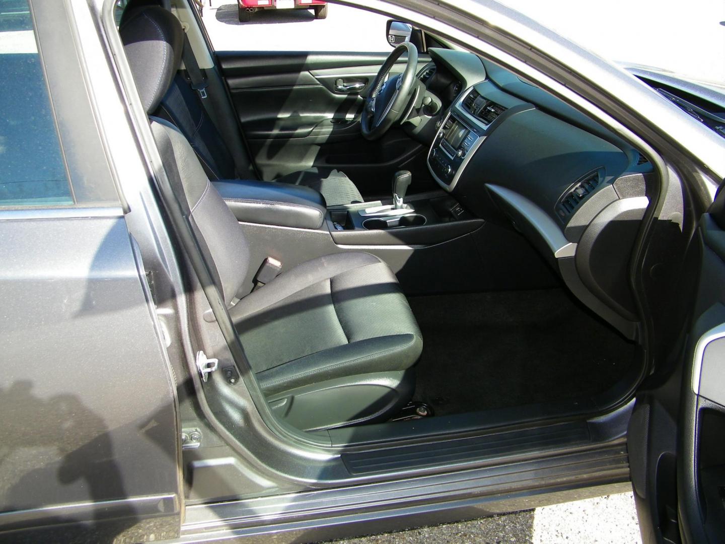 2016 Grey /Gray Nissan Altima 2.5 SL (1N4AL3AP3GN) with an 2.5L L4 DOHC 16V engine, CVT transmission, located at 4000 Bee Ridge Road, Sarasota, FL, 34233, (941) 926-0300, 27.298664, -82.489151 - Photo#14