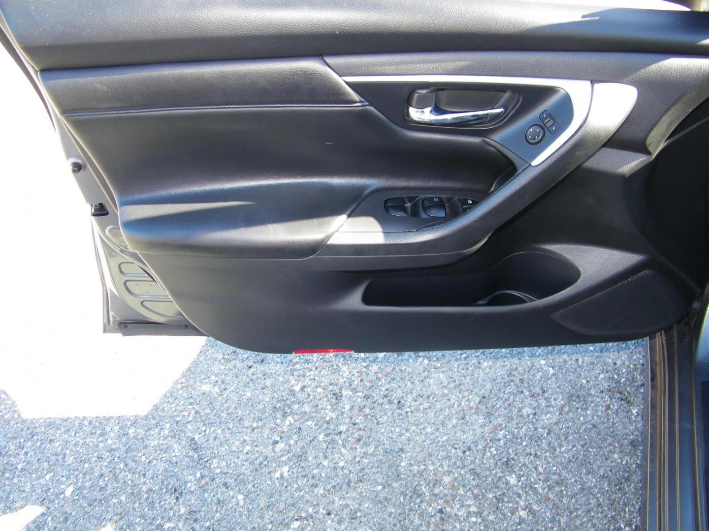 2016 Grey /Gray Nissan Altima 2.5 SL (1N4AL3AP3GN) with an 2.5L L4 DOHC 16V engine, CVT transmission, located at 4000 Bee Ridge Road, Sarasota, FL, 34233, (941) 926-0300, 27.298664, -82.489151 - Photo#15