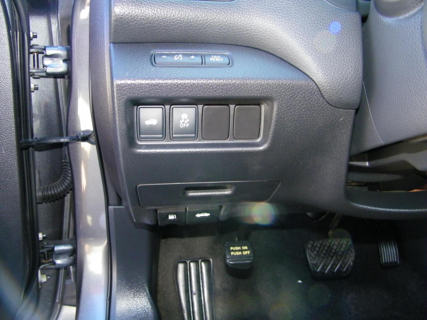 2016 Grey /Gray Nissan Altima 2.5 SL (1N4AL3AP3GN) with an 2.5L L4 DOHC 16V engine, CVT transmission, located at 4000 Bee Ridge Road, Sarasota, FL, 34233, (941) 926-0300, 27.298664, -82.489151 - Photo#17