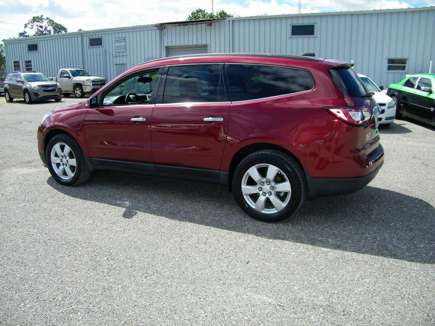 2017 Maroon /Black Chevrolet Traverse 1LT FWD (1GNKRGKD8HJ) with an 3.6L V6 DOHC 24V engine, 6A transmission, located at 4000 Bee Ridge Road, Sarasota, FL, 34233, (941) 926-0300, 27.298664, -82.489151 - Photo#3