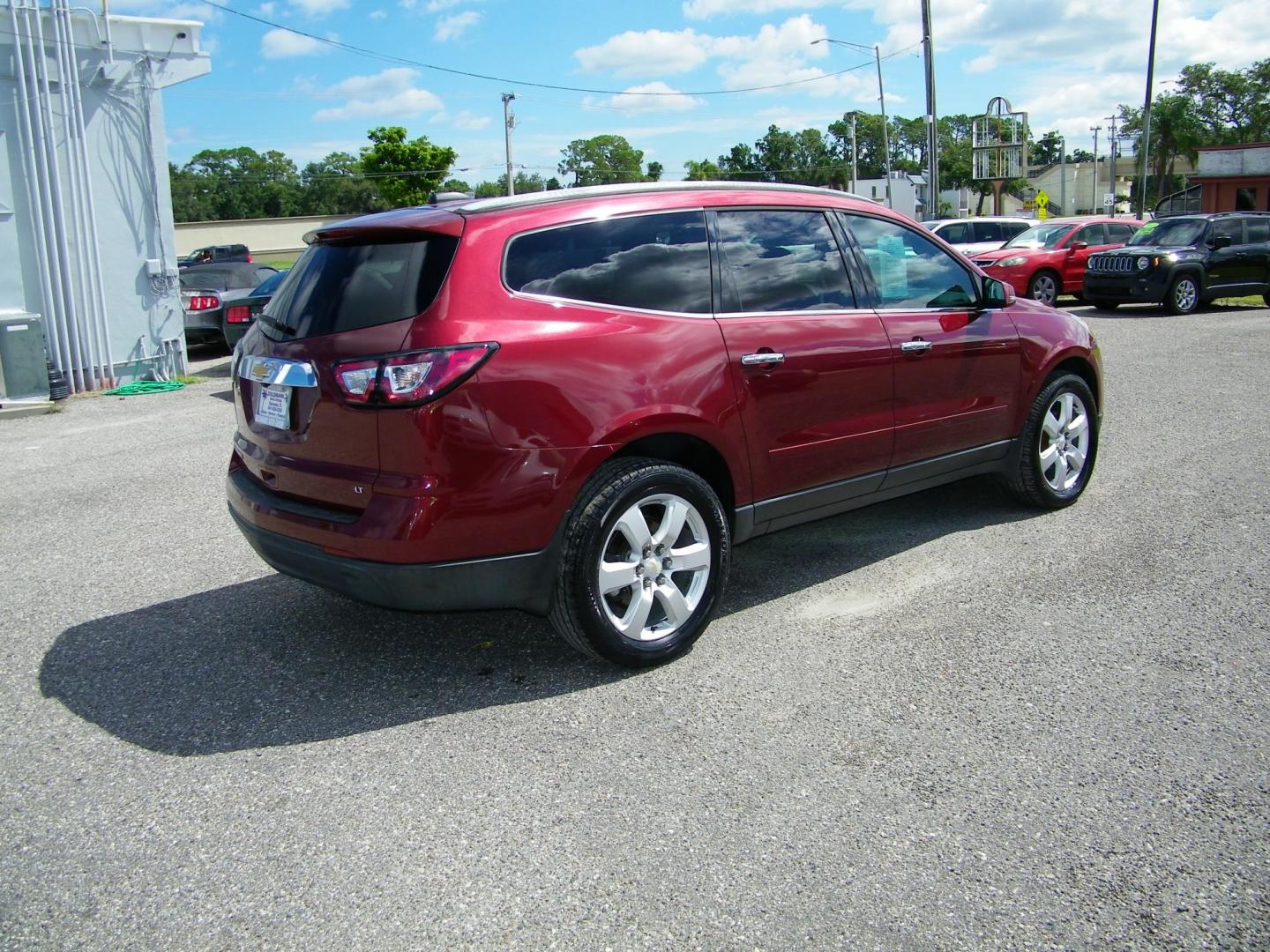 2017 Maroon /Black Chevrolet Traverse 1LT FWD (1GNKRGKD8HJ) with an 3.6L V6 DOHC 24V engine, 6A transmission, located at 4000 Bee Ridge Road, Sarasota, FL, 34233, (941) 926-0300, 27.298664, -82.489151 - Photo#5