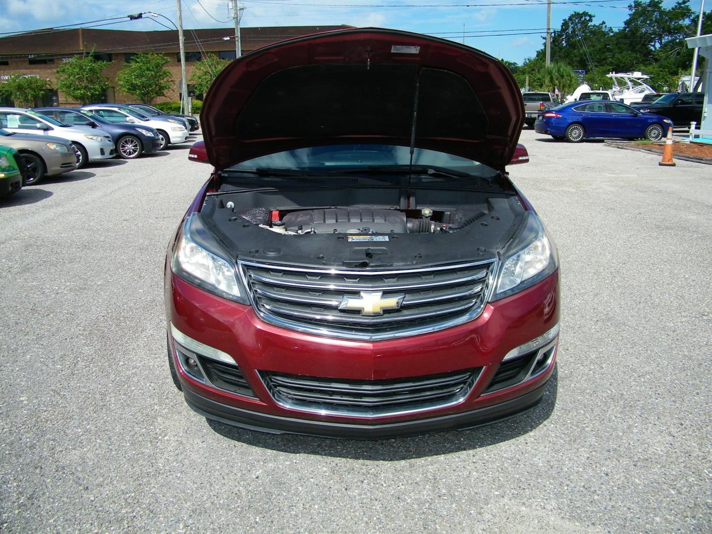 2017 Maroon /Black Chevrolet Traverse 1LT FWD (1GNKRGKD8HJ) with an 3.6L V6 DOHC 24V engine, 6A transmission, located at 4000 Bee Ridge Road, Sarasota, FL, 34233, (941) 926-0300, 27.298664, -82.489151 - Photo#8