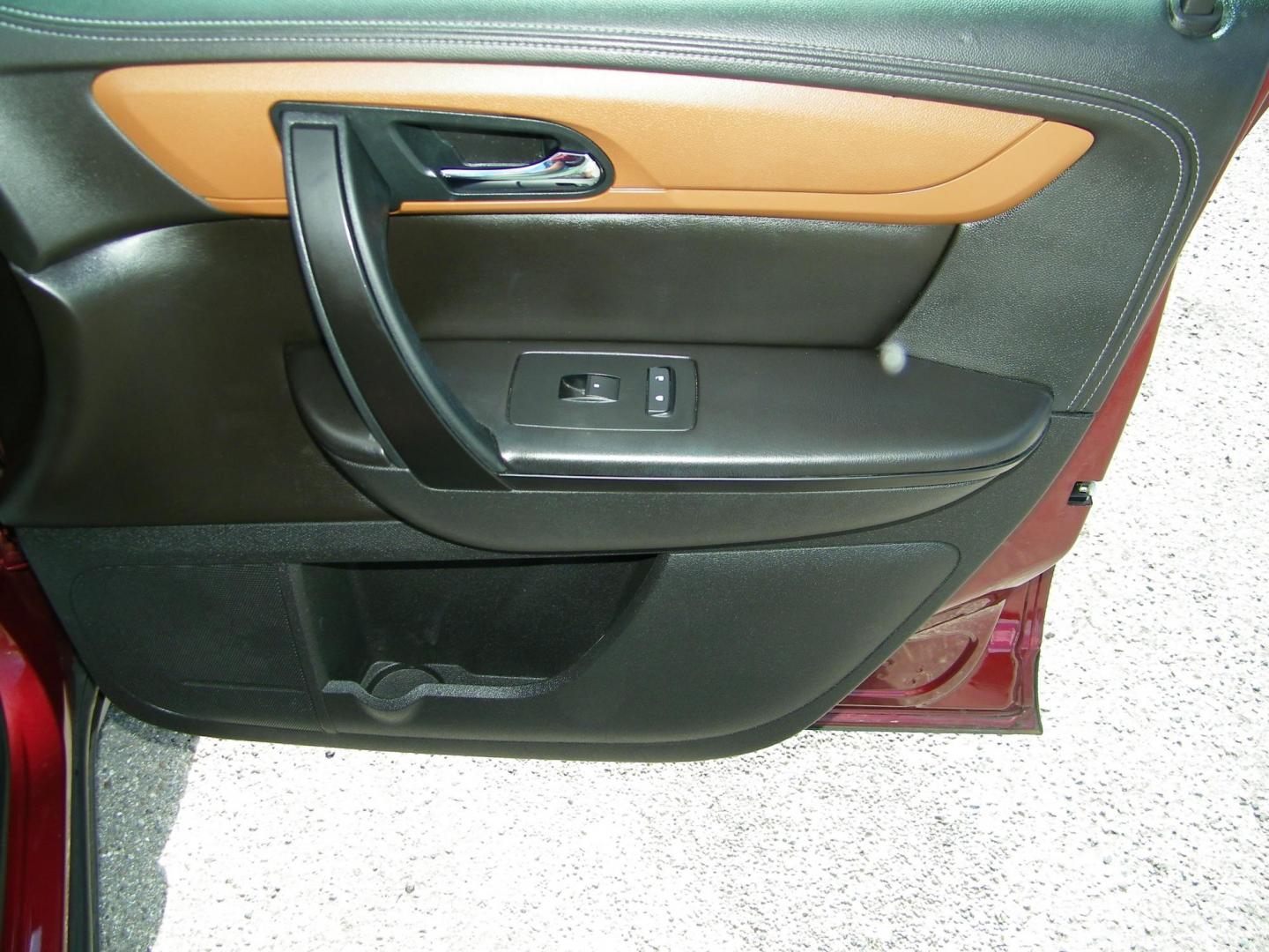 2017 Maroon /Black Chevrolet Traverse 1LT FWD (1GNKRGKD8HJ) with an 3.6L V6 DOHC 24V engine, 6A transmission, located at 4000 Bee Ridge Road, Sarasota, FL, 34233, (941) 926-0300, 27.298664, -82.489151 - Photo#15