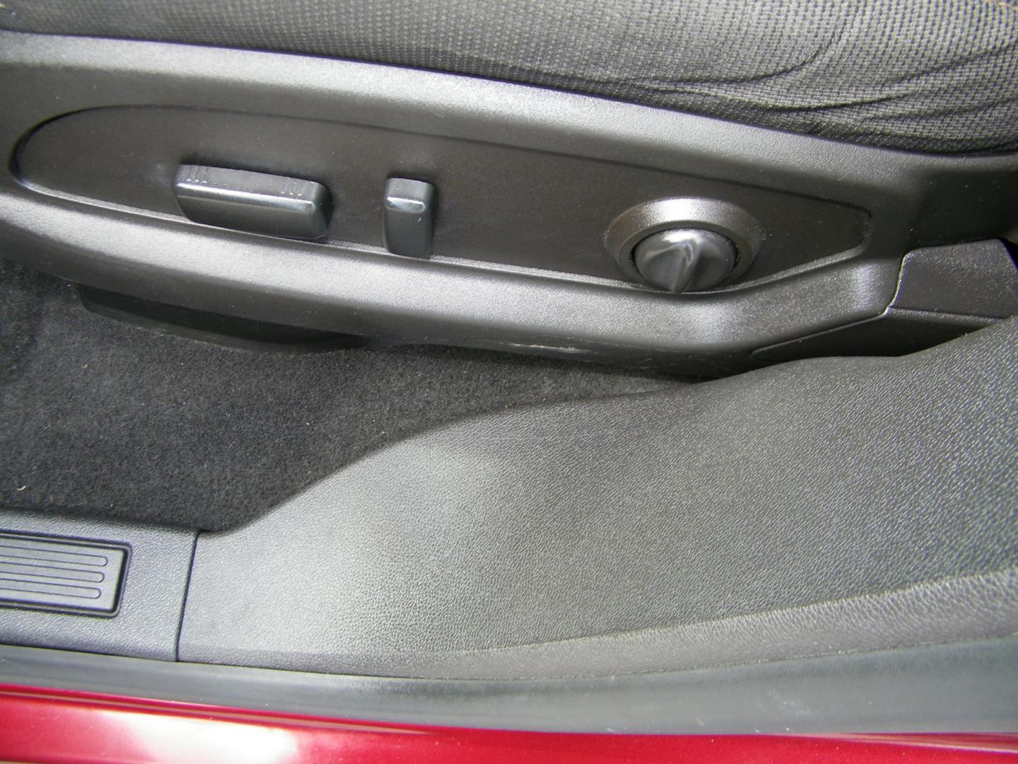 2017 Maroon /Black Chevrolet Traverse 1LT FWD (1GNKRGKD8HJ) with an 3.6L V6 DOHC 24V engine, 6A transmission, located at 4000 Bee Ridge Road, Sarasota, FL, 34233, (941) 926-0300, 27.298664, -82.489151 - Photo#18