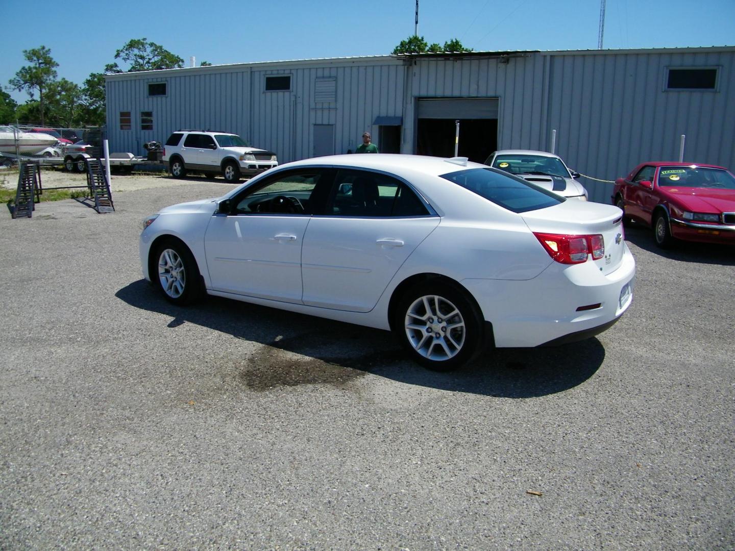 2015 White /Black Chevrolet Malibu 1LT (1G11C5SL7FF) with an 2.5L L4 DOHC 16V engine, 6-Speed Automatic transmission, located at 4000 Bee Ridge Road, Sarasota, FL, 34233, (941) 926-0300, 27.298664, -82.489151 - Photo#2