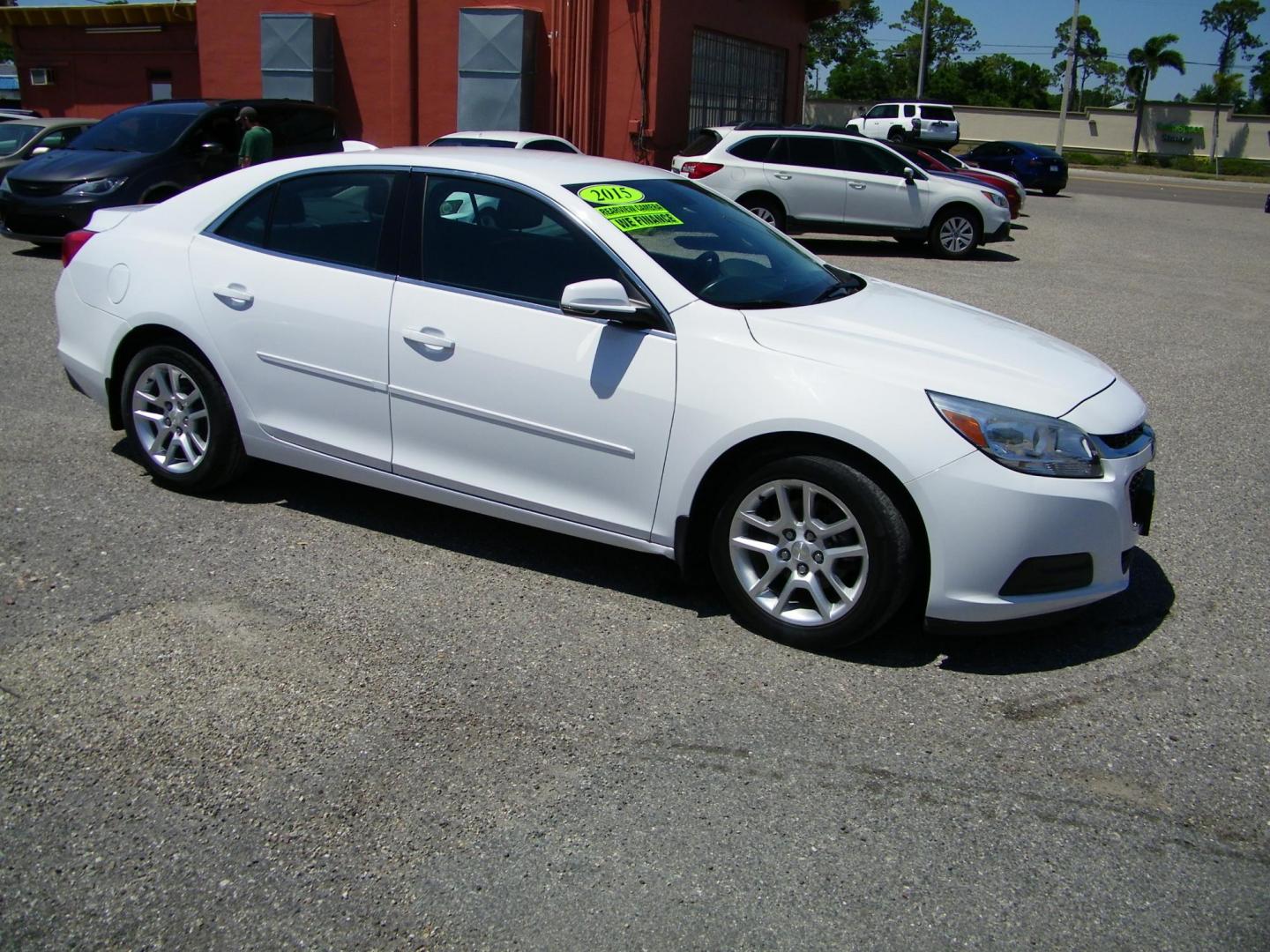 2015 White /Black Chevrolet Malibu 1LT (1G11C5SL7FF) with an 2.5L L4 DOHC 16V engine, 6-Speed Automatic transmission, located at 4000 Bee Ridge Road, Sarasota, FL, 34233, (941) 926-0300, 27.298664, -82.489151 - Photo#6