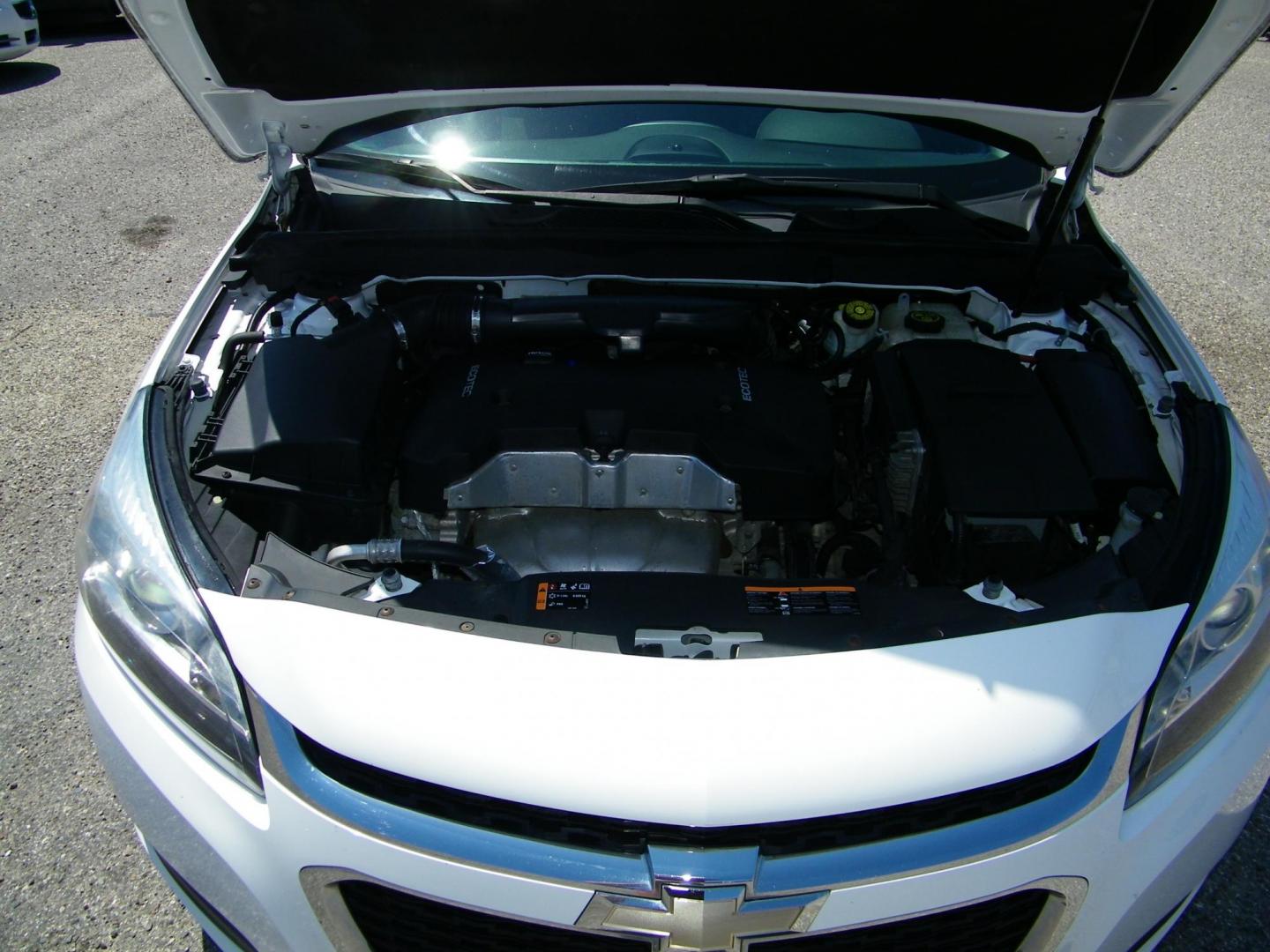 2015 White /Black Chevrolet Malibu 1LT (1G11C5SL7FF) with an 2.5L L4 DOHC 16V engine, 6-Speed Automatic transmission, located at 4000 Bee Ridge Road, Sarasota, FL, 34233, (941) 926-0300, 27.298664, -82.489151 - Photo#7