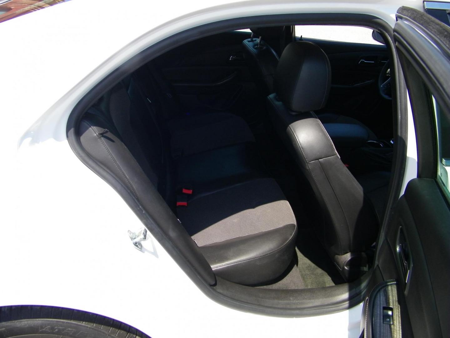 2015 White /Black Chevrolet Malibu 1LT (1G11C5SL7FF) with an 2.5L L4 DOHC 16V engine, 6-Speed Automatic transmission, located at 4000 Bee Ridge Road, Sarasota, FL, 34233, (941) 926-0300, 27.298664, -82.489151 - Photo#10