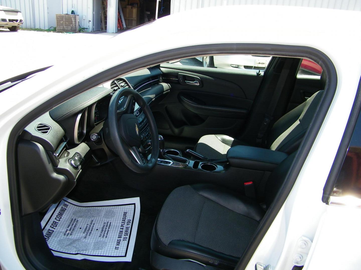 2015 White /Black Chevrolet Malibu 1LT (1G11C5SL7FF) with an 2.5L L4 DOHC 16V engine, 6-Speed Automatic transmission, located at 4000 Bee Ridge Road, Sarasota, FL, 34233, (941) 926-0300, 27.298664, -82.489151 - Photo#15