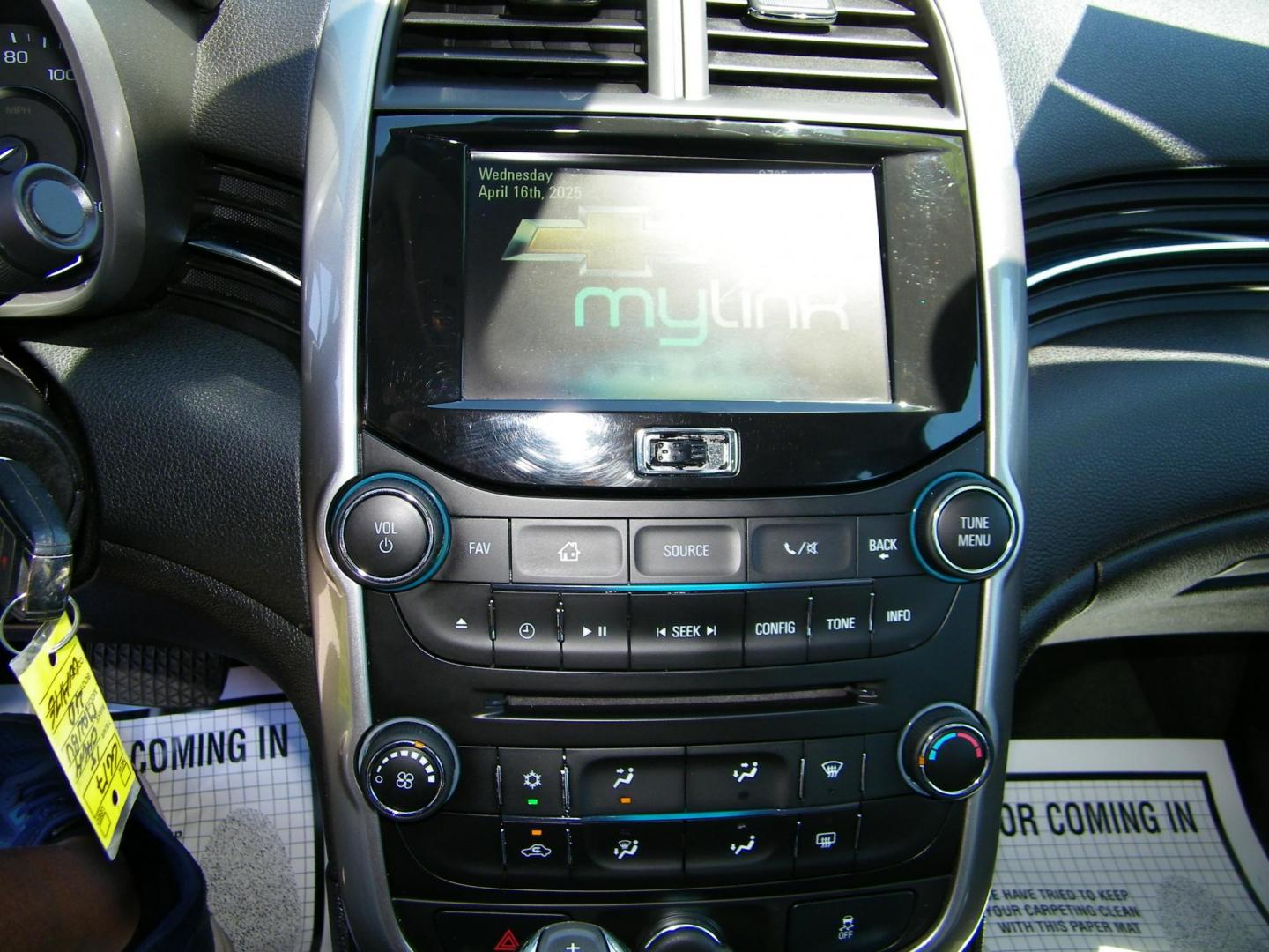 2015 White /Black Chevrolet Malibu 1LT (1G11C5SL7FF) with an 2.5L L4 DOHC 16V engine, 6-Speed Automatic transmission, located at 4000 Bee Ridge Road, Sarasota, FL, 34233, (941) 926-0300, 27.298664, -82.489151 - Photo#21