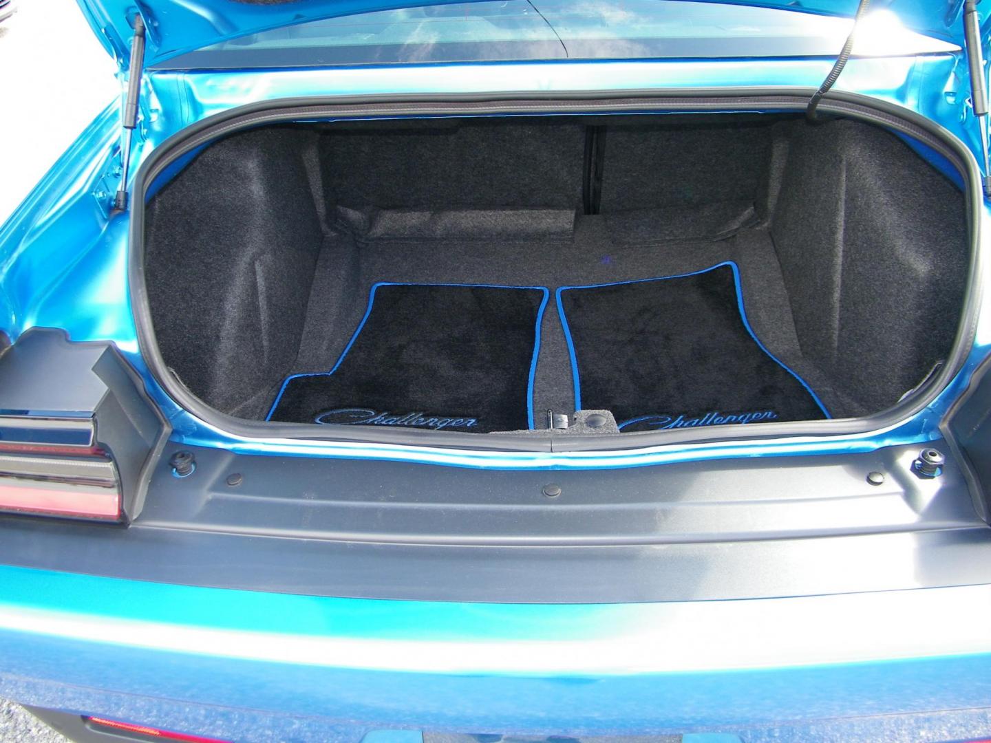 2015 Blue /Black Dodge Challenger R/T Plus (2C3CDZBT5FH) with an 5.7L V8 OHV 16V engine, Manual transmission, located at 4000 Bee Ridge Road, Sarasota, FL, 34233, (941) 926-0300, 27.298664, -82.489151 - Photo#10