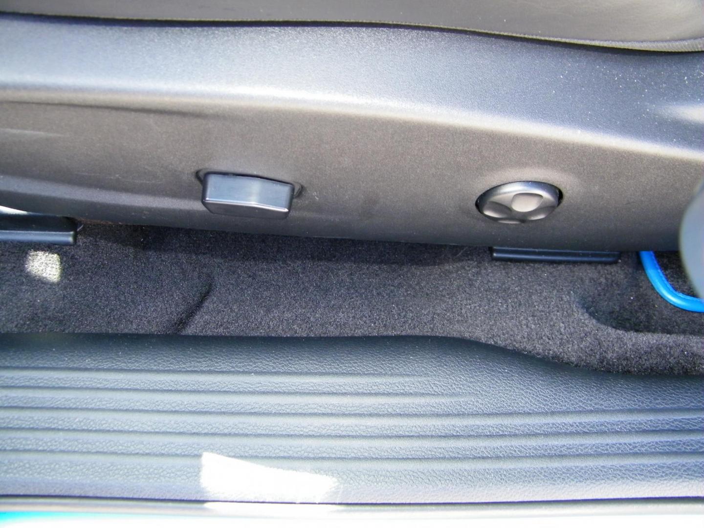 2015 Blue /Black Dodge Challenger R/T Plus (2C3CDZBT5FH) with an 5.7L V8 OHV 16V engine, Manual transmission, located at 4000 Bee Ridge Road, Sarasota, FL, 34233, (941) 926-0300, 27.298664, -82.489151 - Photo#14