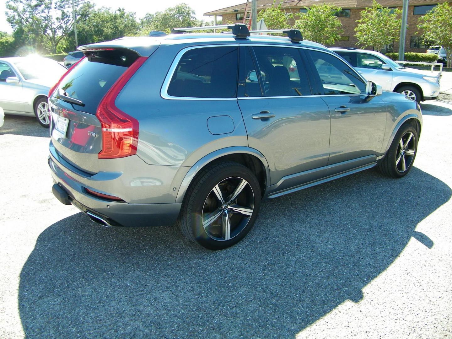 2019 Grey /Gray Volvo XC90 T8 R-Design Twin Engine Plug-In Hybrid (YV4BR0CM9K1) with an 2.0L L4 DOHC 16V HYBRID engine, Automatic transmission, located at 4000 Bee Ridge Road, Sarasota, FL, 34233, (941) 926-0300, 27.298664, -82.489151 - Photo#5