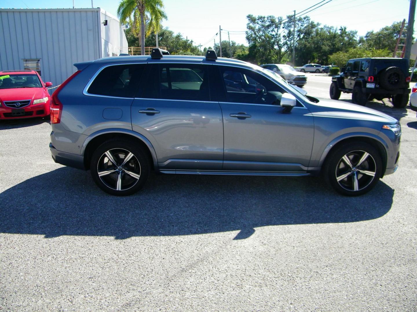 2019 Grey /Gray Volvo XC90 T8 R-Design Twin Engine Plug-In Hybrid (YV4BR0CM9K1) with an 2.0L L4 DOHC 16V HYBRID engine, Automatic transmission, located at 4000 Bee Ridge Road, Sarasota, FL, 34233, (941) 926-0300, 27.298664, -82.489151 - Photo#6