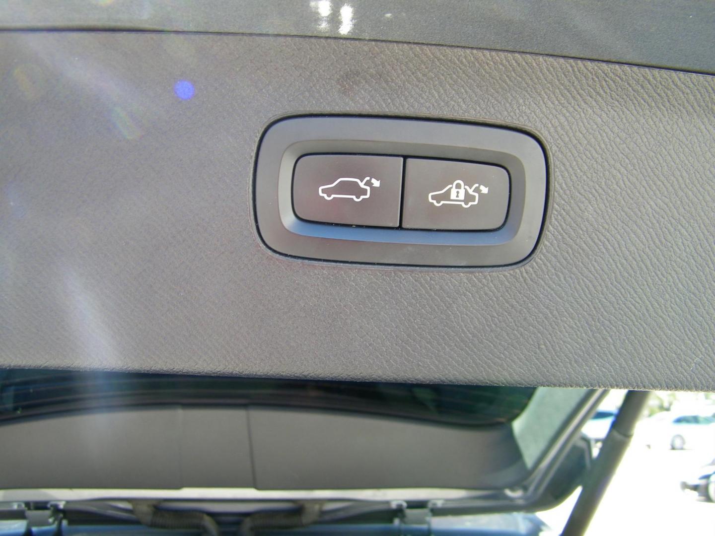 2019 Grey /Gray Volvo XC90 T8 R-Design Twin Engine Plug-In Hybrid (YV4BR0CM9K1) with an 2.0L L4 DOHC 16V HYBRID engine, Automatic transmission, located at 4000 Bee Ridge Road, Sarasota, FL, 34233, (941) 926-0300, 27.298664, -82.489151 - Photo#14