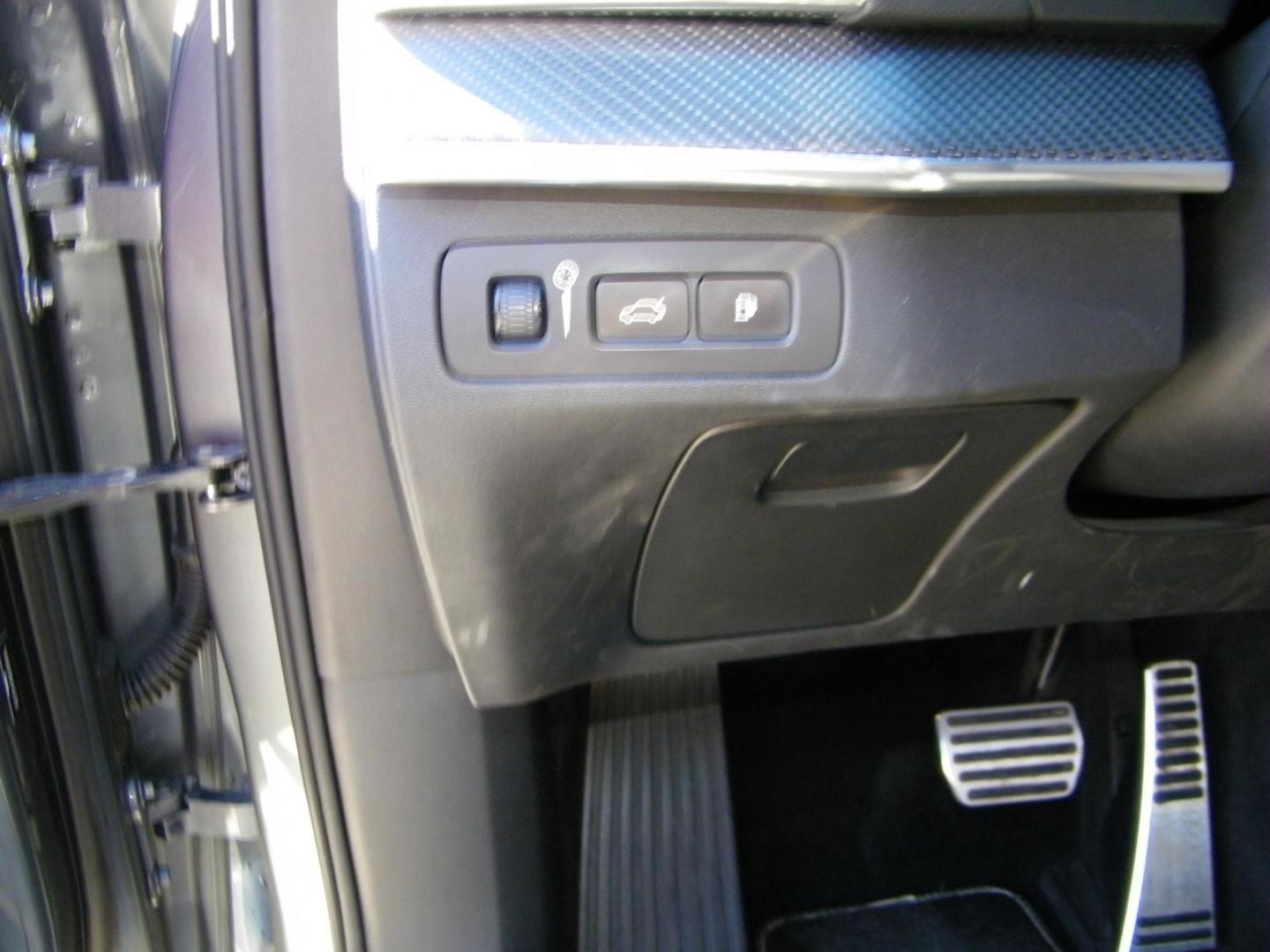 2019 Grey /Gray Volvo XC90 T8 R-Design Twin Engine Plug-In Hybrid (YV4BR0CM9K1) with an 2.0L L4 DOHC 16V HYBRID engine, Automatic transmission, located at 4000 Bee Ridge Road, Sarasota, FL, 34233, (941) 926-0300, 27.298664, -82.489151 - Photo#22