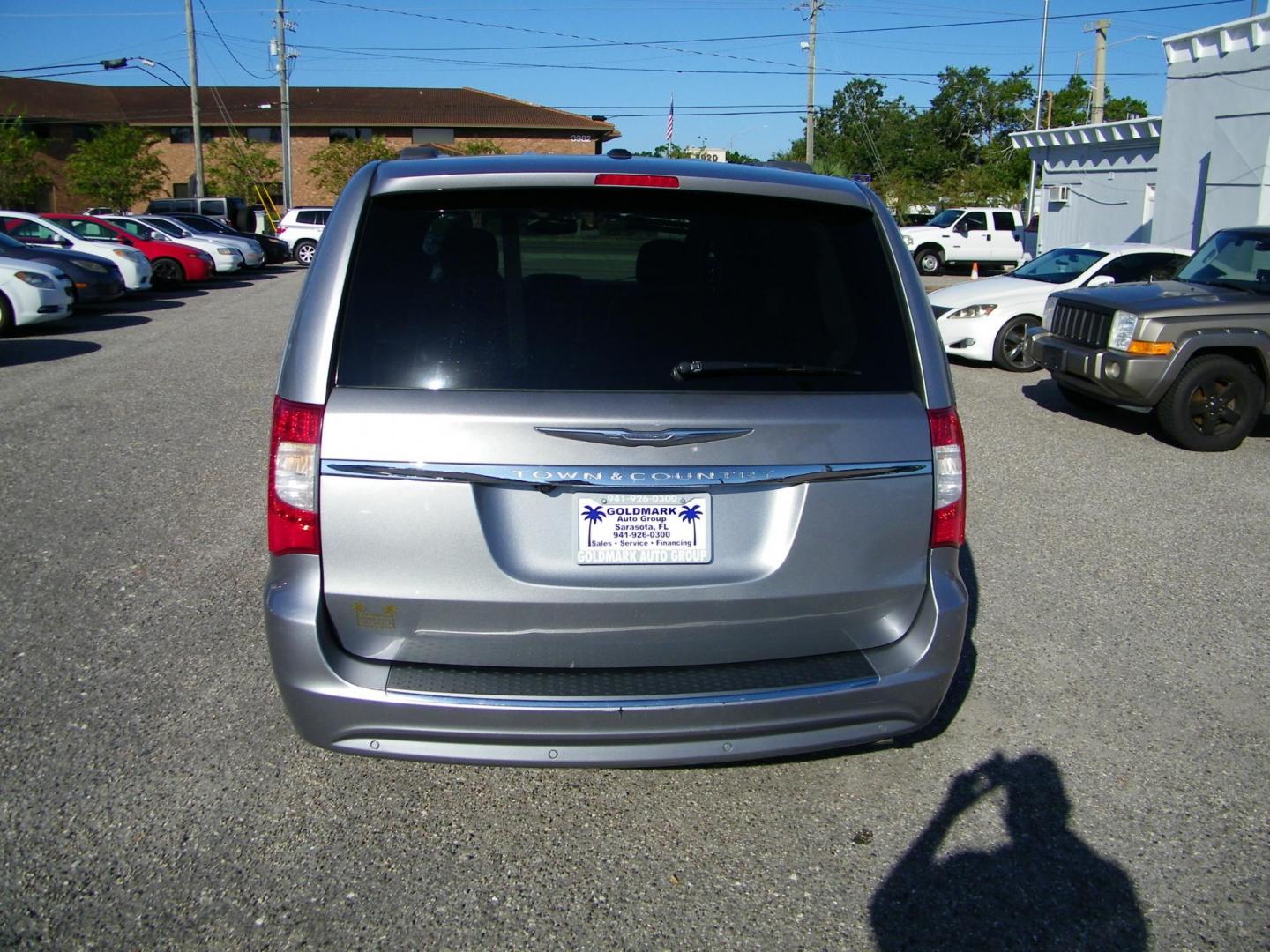 2013 Silver /Grey Chrysler Town & Country Touring-L (2C4RC1CG1DR) with an 3.6L V6 DOHC 24V engine, 6-Speed Automatic transmission, located at 4000 Bee Ridge Road, Sarasota, FL, 34233, (941) 926-0300, 27.298664, -82.489151 - Photo#4