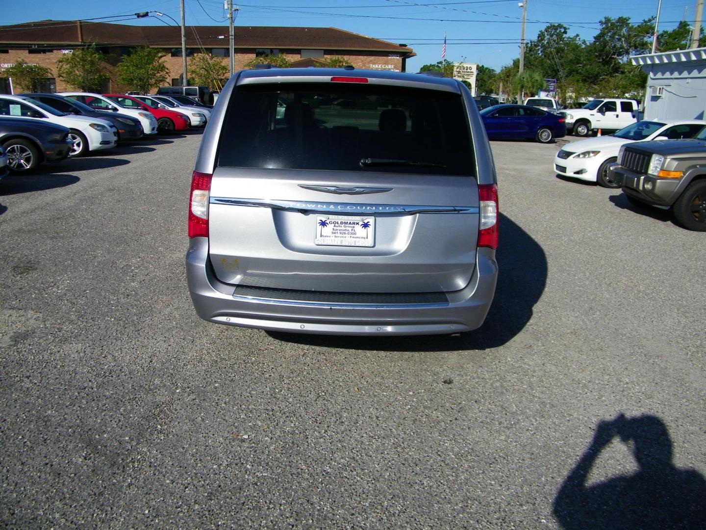2013 Silver /Grey Chrysler Town & Country Touring-L (2C4RC1CG1DR) with an 3.6L V6 DOHC 24V engine, 6-Speed Automatic transmission, located at 4000 Bee Ridge Road, Sarasota, FL, 34233, (941) 926-0300, 27.298664, -82.489151 - Photo#5