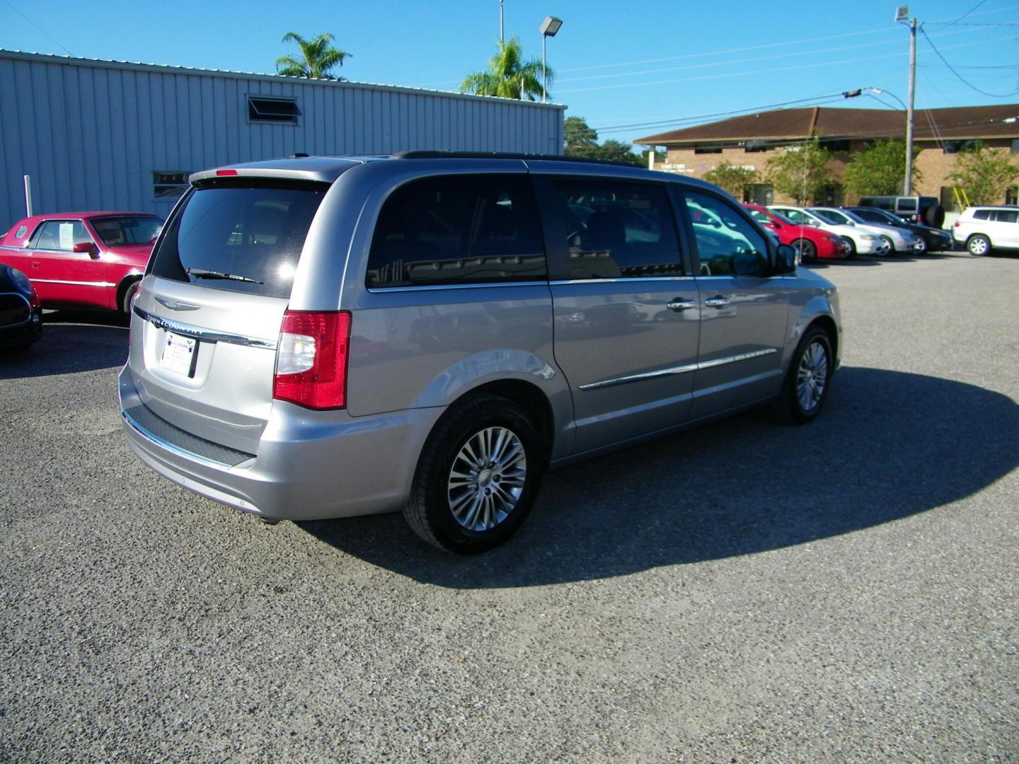 2013 Silver /Grey Chrysler Town & Country Touring-L (2C4RC1CG1DR) with an 3.6L V6 DOHC 24V engine, 6-Speed Automatic transmission, located at 4000 Bee Ridge Road, Sarasota, FL, 34233, (941) 926-0300, 27.298664, -82.489151 - Photo#6