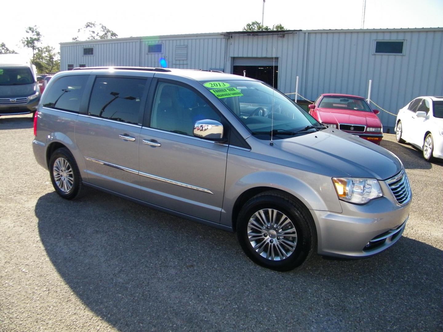 2013 Silver /Grey Chrysler Town & Country Touring-L (2C4RC1CG1DR) with an 3.6L V6 DOHC 24V engine, 6-Speed Automatic transmission, located at 4000 Bee Ridge Road, Sarasota, FL, 34233, (941) 926-0300, 27.298664, -82.489151 - Photo#8