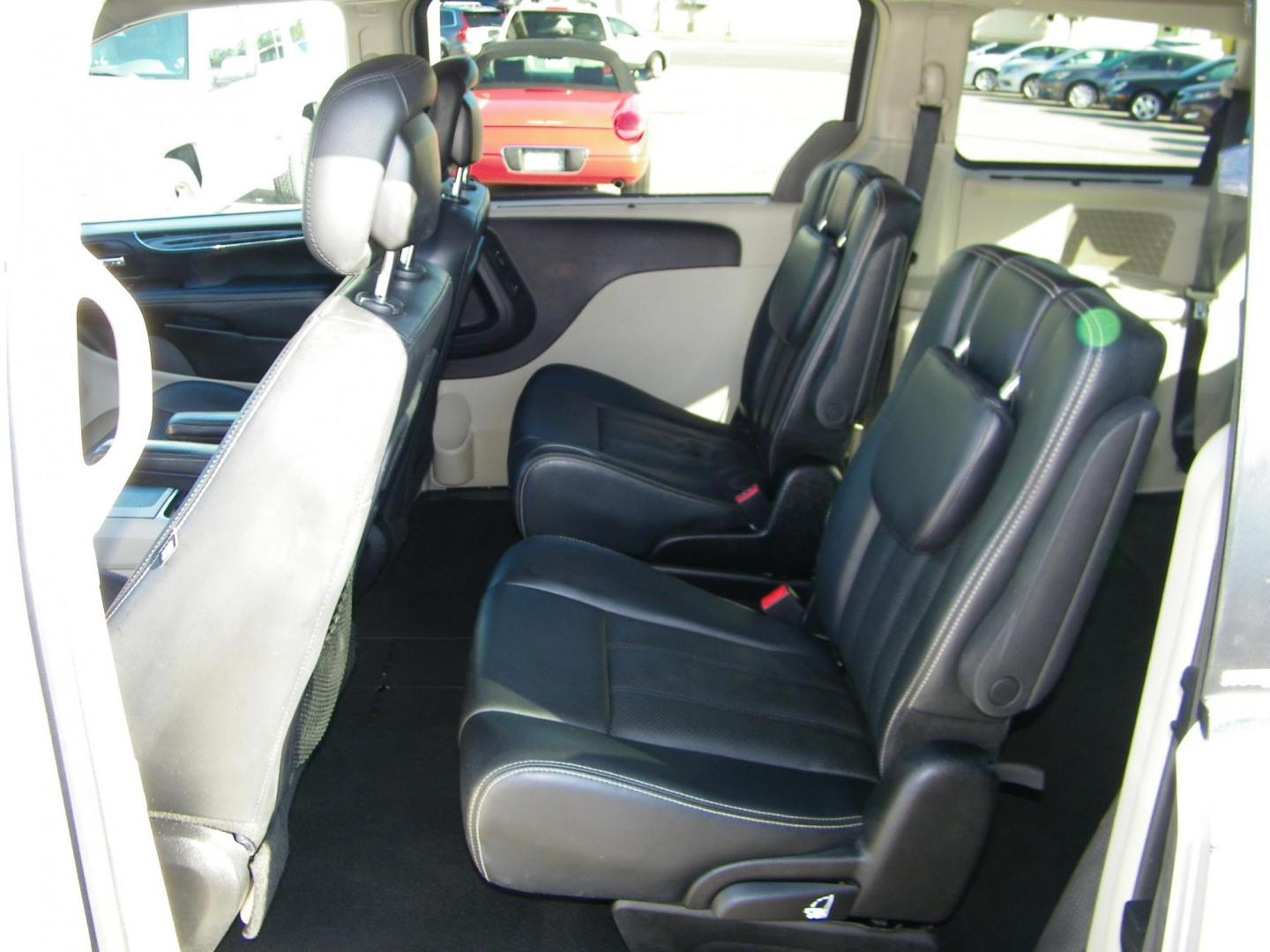 2013 Silver /Grey Chrysler Town & Country Touring-L (2C4RC1CG1DR) with an 3.6L V6 DOHC 24V engine, 6-Speed Automatic transmission, located at 4000 Bee Ridge Road, Sarasota, FL, 34233, (941) 926-0300, 27.298664, -82.489151 - Photo#11