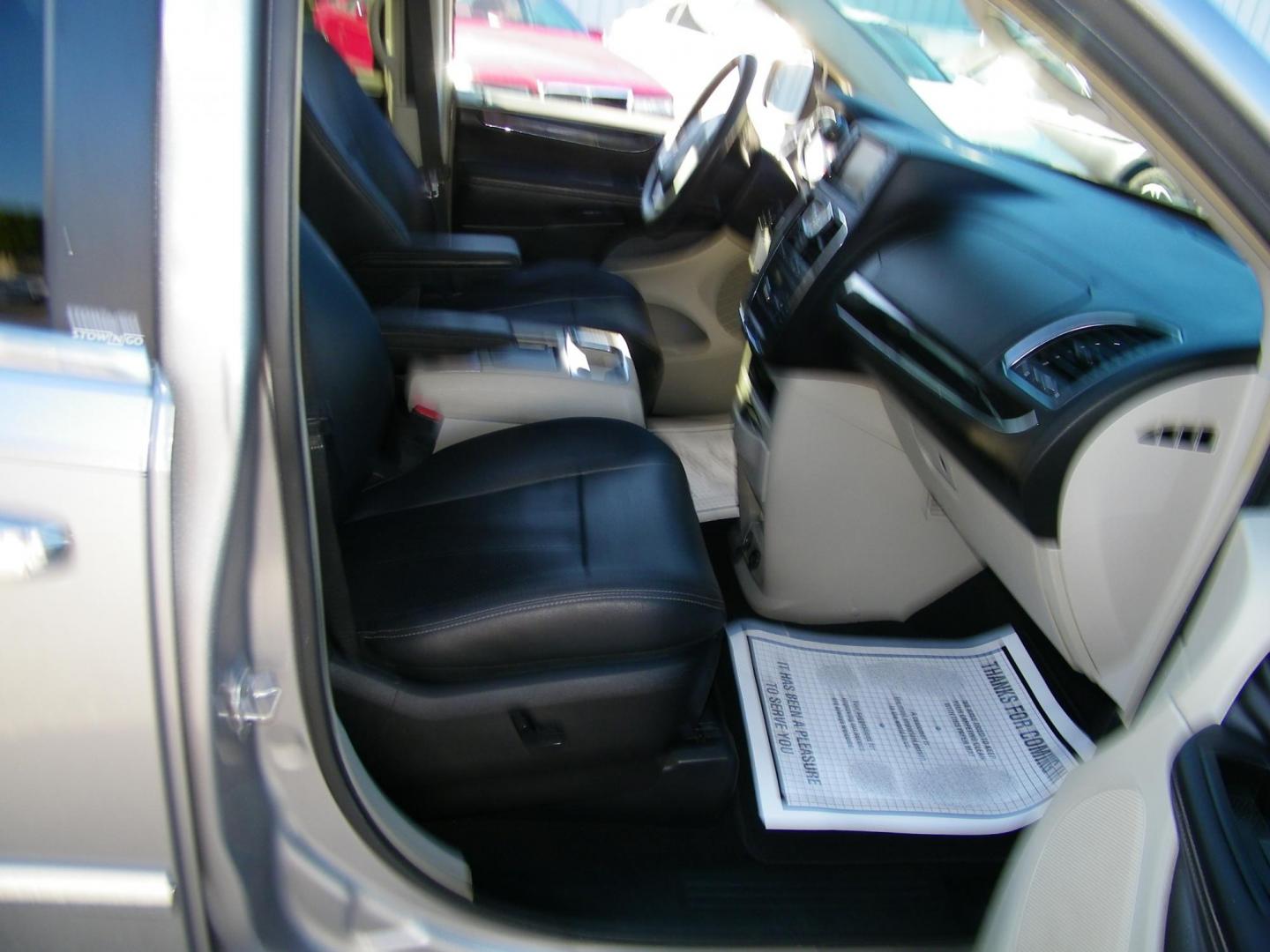 2013 Silver /Grey Chrysler Town & Country Touring-L (2C4RC1CG1DR) with an 3.6L V6 DOHC 24V engine, 6-Speed Automatic transmission, located at 4000 Bee Ridge Road, Sarasota, FL, 34233, (941) 926-0300, 27.298664, -82.489151 - Photo#17