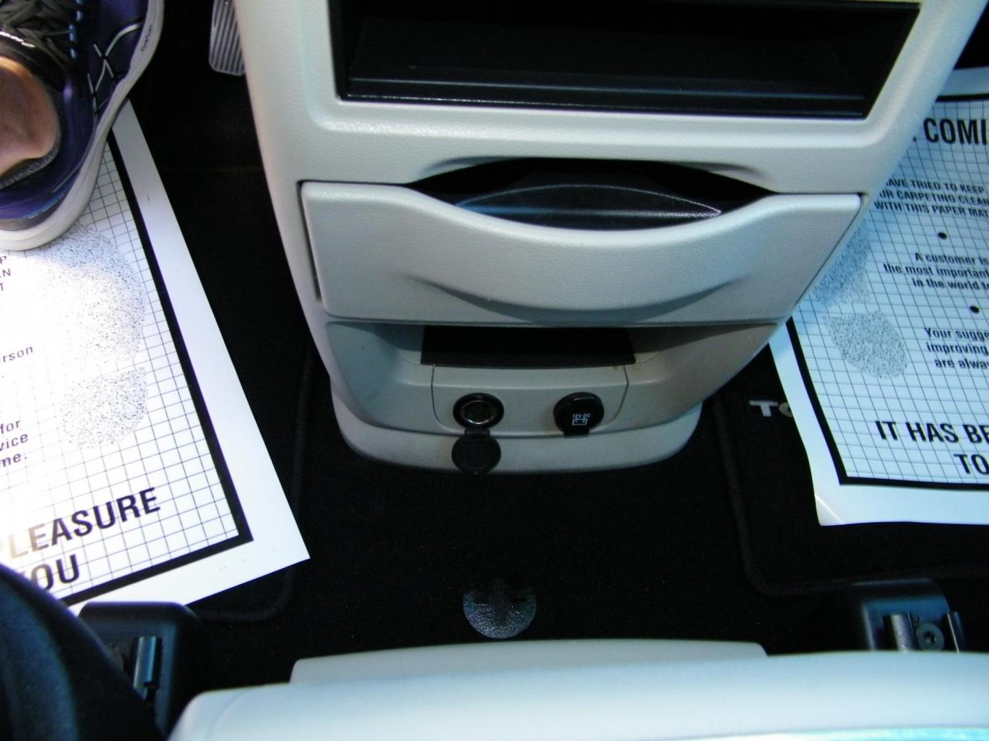 2013 Silver /Grey Chrysler Town & Country Touring-L (2C4RC1CG1DR) with an 3.6L V6 DOHC 24V engine, 6-Speed Automatic transmission, located at 4000 Bee Ridge Road, Sarasota, FL, 34233, (941) 926-0300, 27.298664, -82.489151 - Photo#24