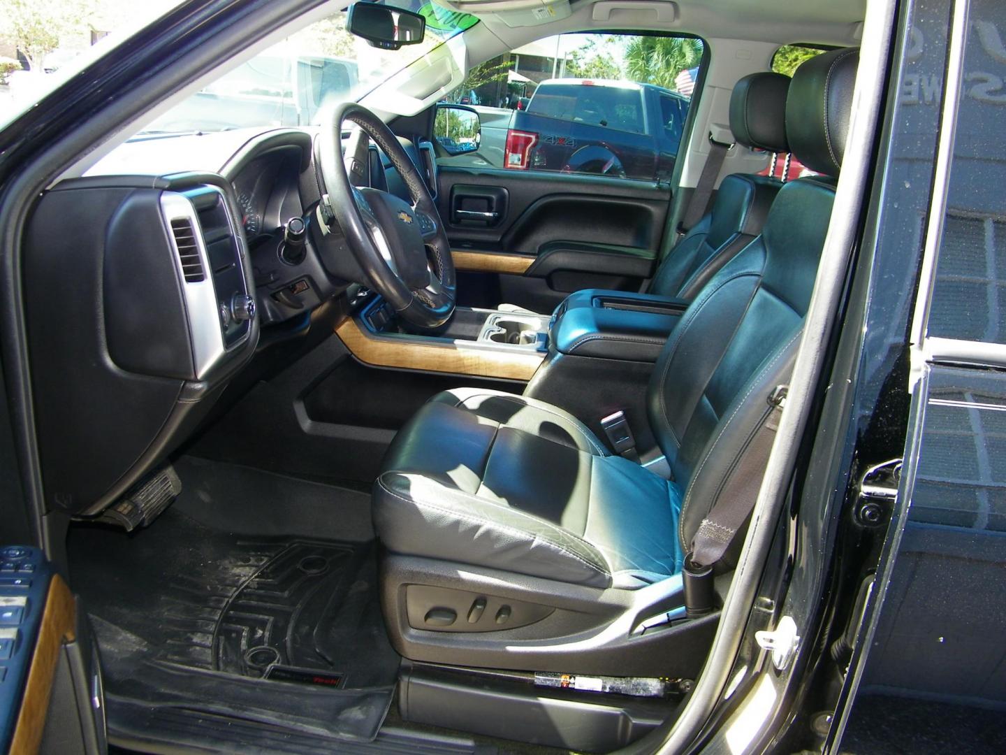 2014 Black /Black Chevrolet Silverado 1500 1LZ Crew Cab 2WD (3GCPCSEC5EG) with an 5.3L V8 OHV 16V engine, 6-Speed Automatic transmission, located at 4000 Bee Ridge Road, Sarasota, FL, 34233, (941) 926-0300, 27.298664, -82.489151 - Photo#11