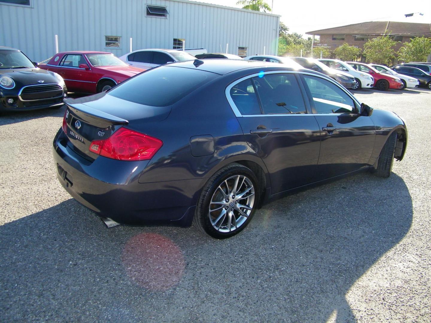 2009 Grey /Grey Infiniti G Sedan G37 (JNKCV61E09M) with an 3.7L V6 DOHC 24V engine, 5-Speed Automatic transmission, located at 4000 Bee Ridge Road, Sarasota, FL, 34233, (941) 926-0300, 27.298664, -82.489151 - Photo#5