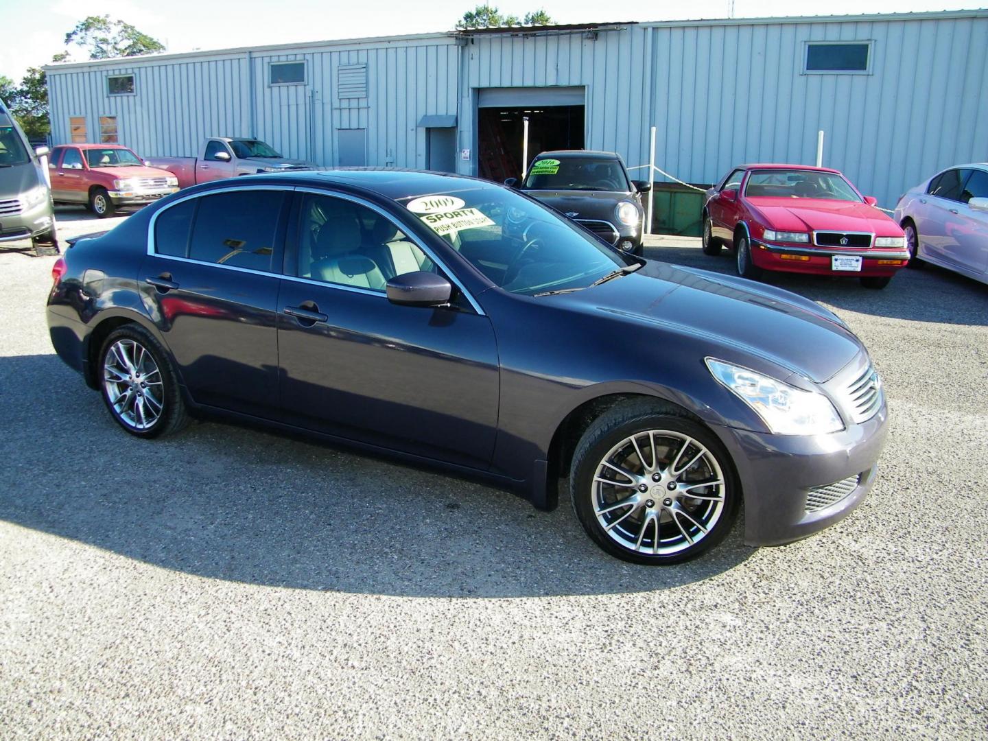 2009 Grey /Grey Infiniti G Sedan G37 (JNKCV61E09M) with an 3.7L V6 DOHC 24V engine, 5-Speed Automatic transmission, located at 4000 Bee Ridge Road, Sarasota, FL, 34233, (941) 926-0300, 27.298664, -82.489151 - Photo#7