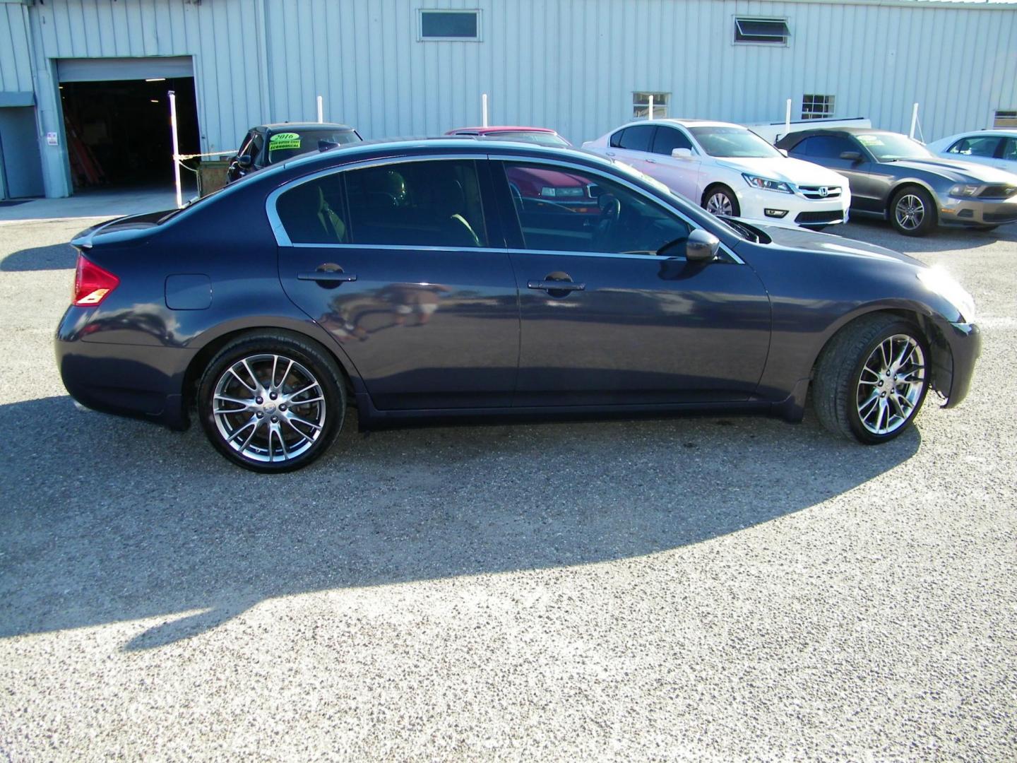 2009 Grey /Grey Infiniti G Sedan G37 (JNKCV61E09M) with an 3.7L V6 DOHC 24V engine, 5-Speed Automatic transmission, located at 4000 Bee Ridge Road, Sarasota, FL, 34233, (941) 926-0300, 27.298664, -82.489151 - Photo#6