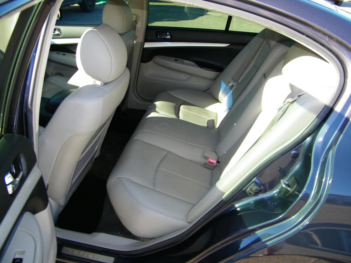 2009 Grey /Grey Infiniti G Sedan G37 (JNKCV61E09M) with an 3.7L V6 DOHC 24V engine, 5-Speed Automatic transmission, located at 4000 Bee Ridge Road, Sarasota, FL, 34233, (941) 926-0300, 27.298664, -82.489151 - Photo#11