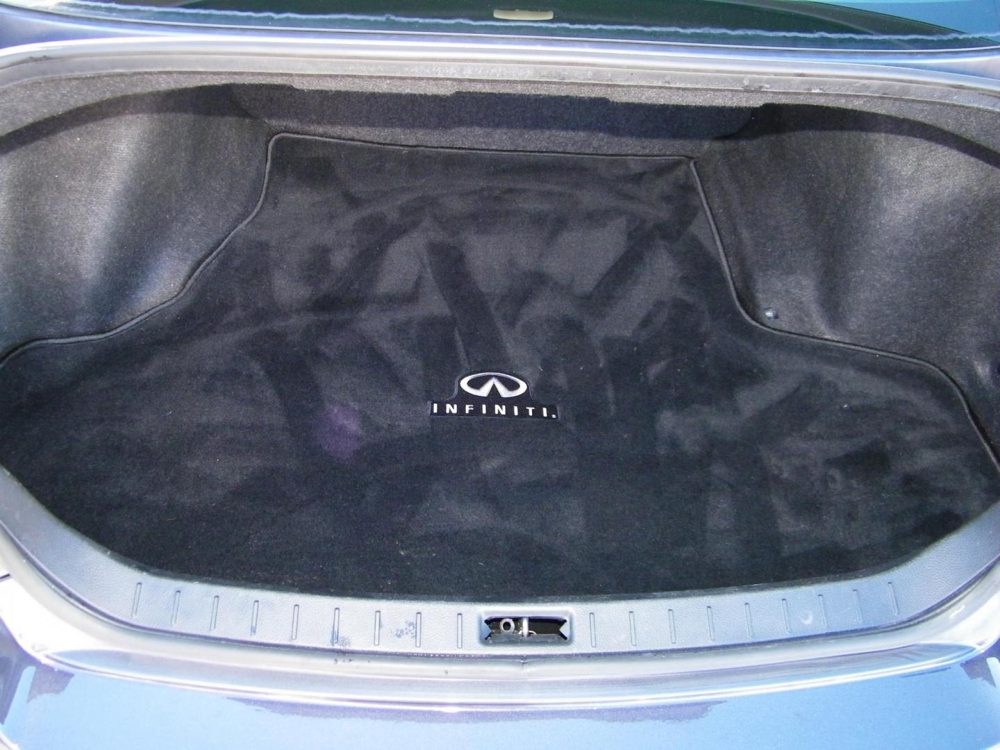 2009 Grey /Grey Infiniti G Sedan G37 (JNKCV61E09M) with an 3.7L V6 DOHC 24V engine, 5-Speed Automatic transmission, located at 4000 Bee Ridge Road, Sarasota, FL, 34233, (941) 926-0300, 27.298664, -82.489151 - Photo#12