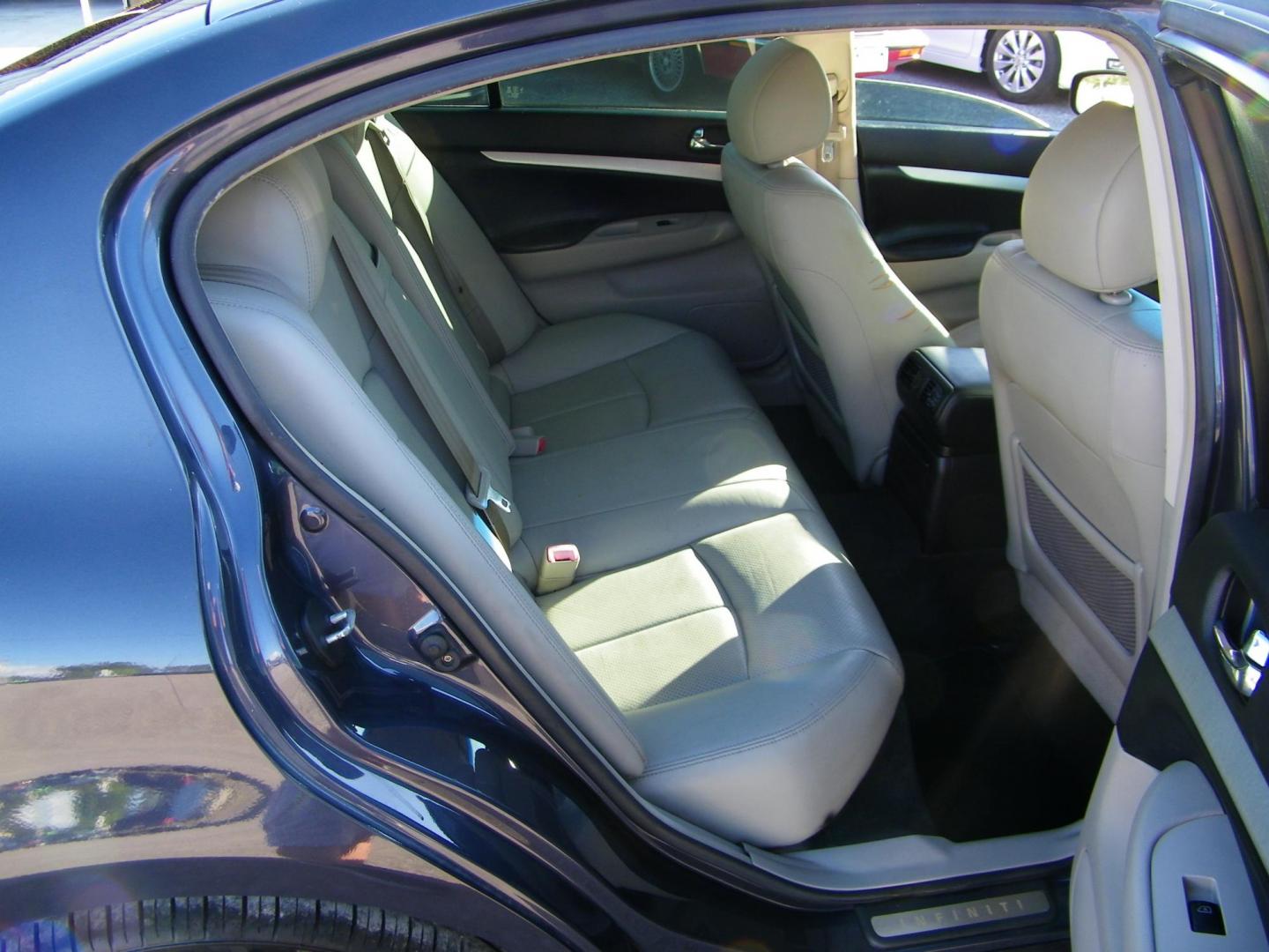 2009 Grey /Grey Infiniti G Sedan G37 (JNKCV61E09M) with an 3.7L V6 DOHC 24V engine, 5-Speed Automatic transmission, located at 4000 Bee Ridge Road, Sarasota, FL, 34233, (941) 926-0300, 27.298664, -82.489151 - Photo#13