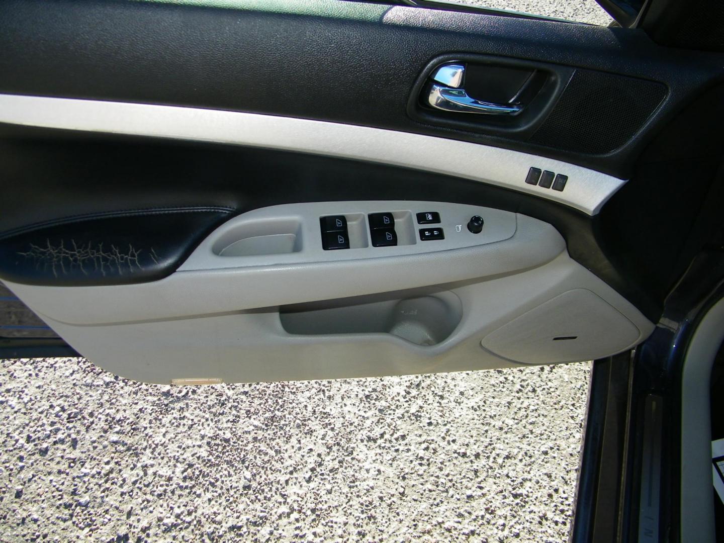 2009 Grey /Grey Infiniti G Sedan G37 (JNKCV61E09M) with an 3.7L V6 DOHC 24V engine, 5-Speed Automatic transmission, located at 4000 Bee Ridge Road, Sarasota, FL, 34233, (941) 926-0300, 27.298664, -82.489151 - Photo#17