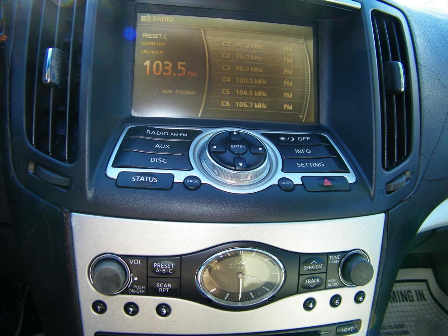 2009 Grey /Grey Infiniti G Sedan G37 (JNKCV61E09M) with an 3.7L V6 DOHC 24V engine, 5-Speed Automatic transmission, located at 4000 Bee Ridge Road, Sarasota, FL, 34233, (941) 926-0300, 27.298664, -82.489151 - Photo#23