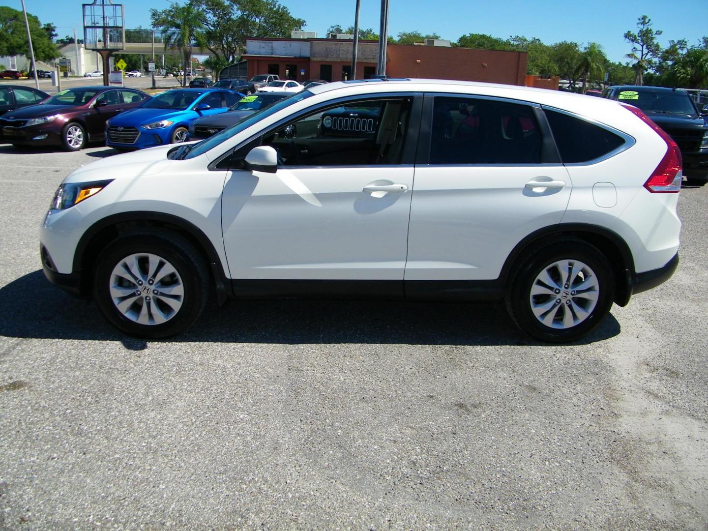 2013 White /Grey Honda CR-V EX 4WD 5-Speed AT (5J6RM4H53DL) with an 2.4L L4 DOHC 16V engine, 5-Speed Automatic transmission, located at 4000 Bee Ridge Road, Sarasota, FL, 34233, (941) 926-0300, 27.298664, -82.489151 - Photo#2
