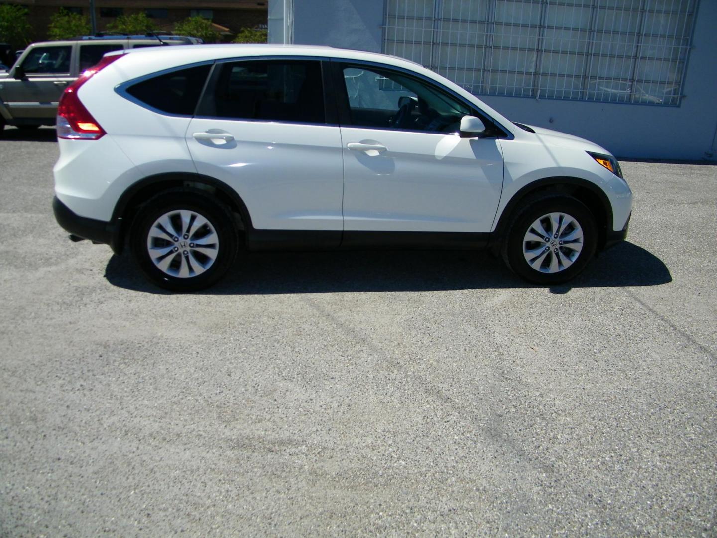 2013 White /Grey Honda CR-V EX 4WD 5-Speed AT (5J6RM4H53DL) with an 2.4L L4 DOHC 16V engine, 5-Speed Automatic transmission, located at 4000 Bee Ridge Road, Sarasota, FL, 34233, (941) 926-0300, 27.298664, -82.489151 - Photo#6