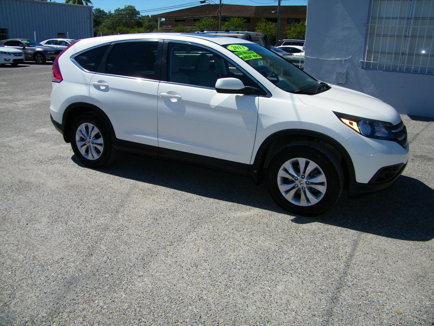 2013 White /Grey Honda CR-V EX 4WD 5-Speed AT (5J6RM4H53DL) with an 2.4L L4 DOHC 16V engine, 5-Speed Automatic transmission, located at 4000 Bee Ridge Road, Sarasota, FL, 34233, (941) 926-0300, 27.298664, -82.489151 - Photo#7