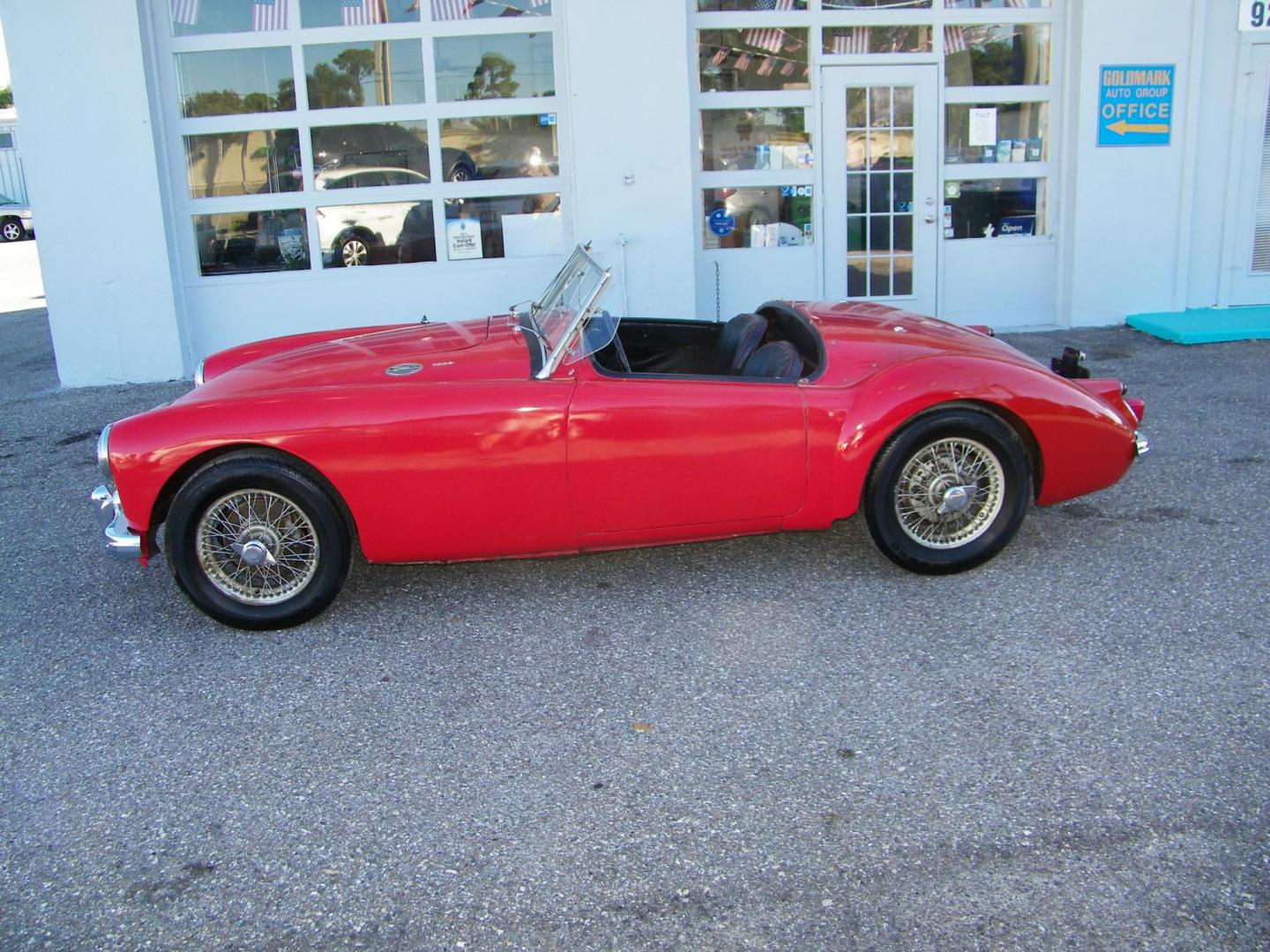 1960 Red /Black MG MGA (GHNL75007) with an 1600 CC engine, 4-Speed Manual transmission, located at 4000 Bee Ridge Road, Sarasota, FL, 34233, (941) 926-0300, 27.298664, -82.489151 - Photo#4