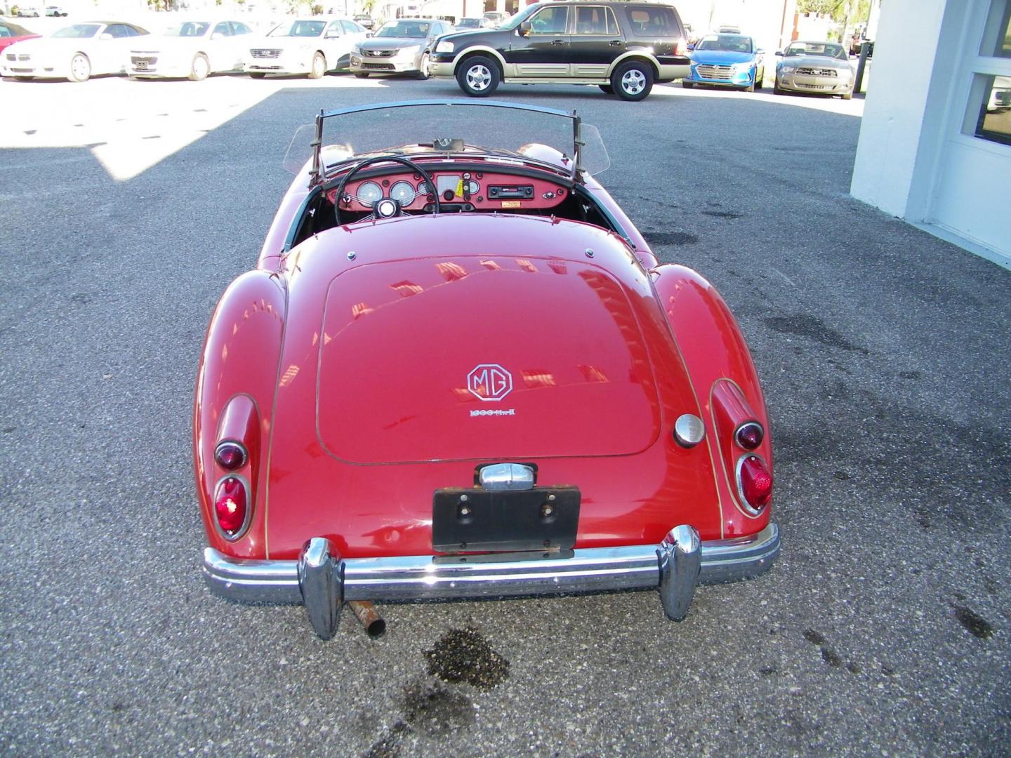 1960 Red /Black MG MGA (GHNL75007) with an 1600 CC engine, 4-Speed Manual transmission, located at 4000 Bee Ridge Road, Sarasota, FL, 34233, (941) 926-0300, 27.298664, -82.489151 - Photo#6